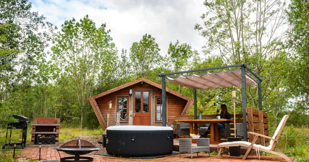 Tiny house 1 with hot tub Cabin in Tuxford