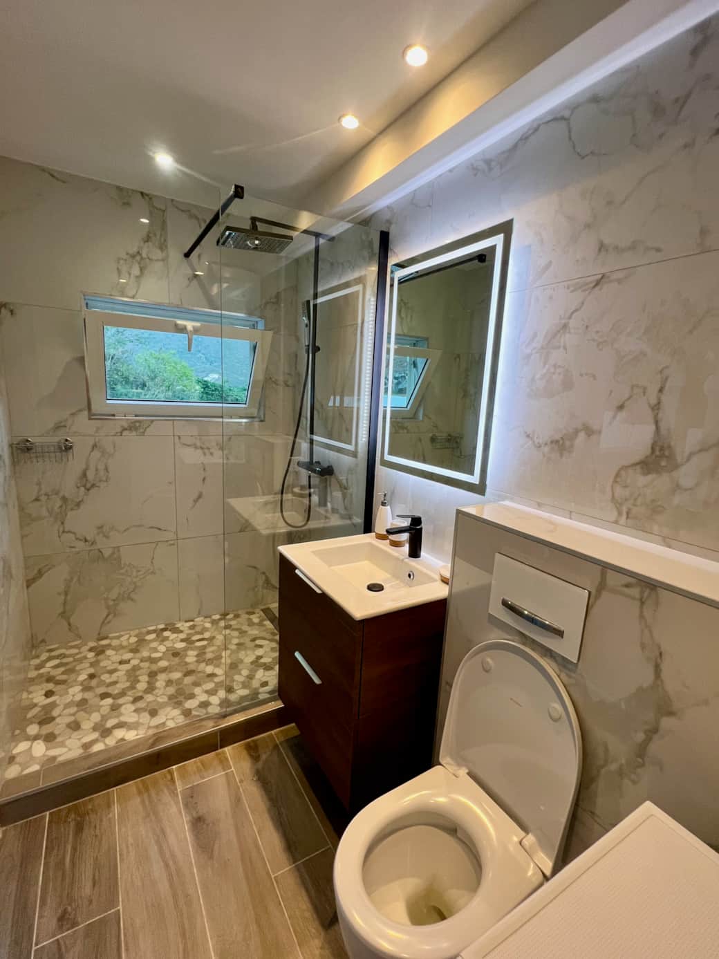 Sxm bathroom groundfloor