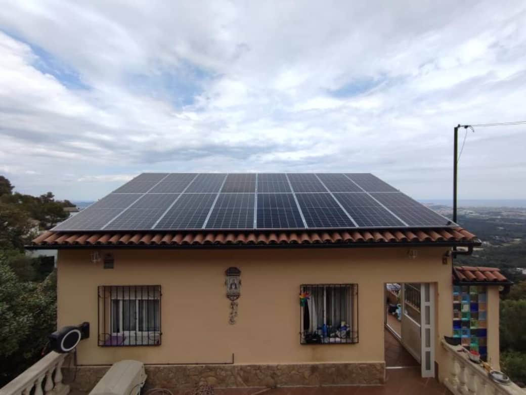 "Villa Cariño" has its own big solar energy installation.