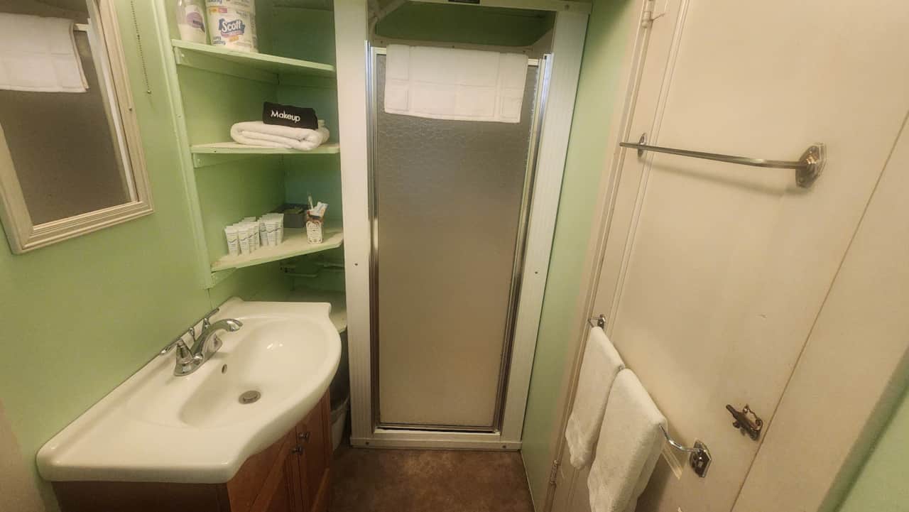 Sunflower - Bathroom