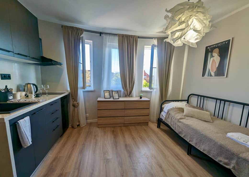 Sofa, smart Tv and kitchenette fully equipped.