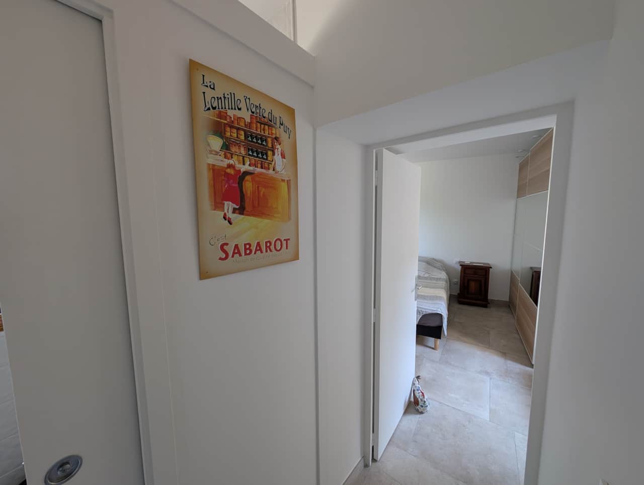 Couloir accès chambre et salle d'eau 