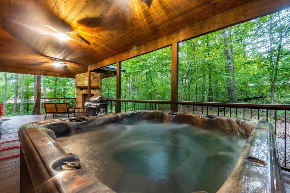 Relax and Get away from it all in our 6 person hot tub