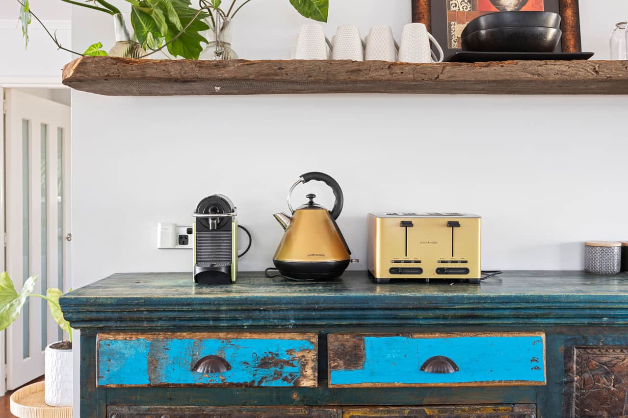 Coffee pod machine, toaster and kettle - along with your morning essentials!