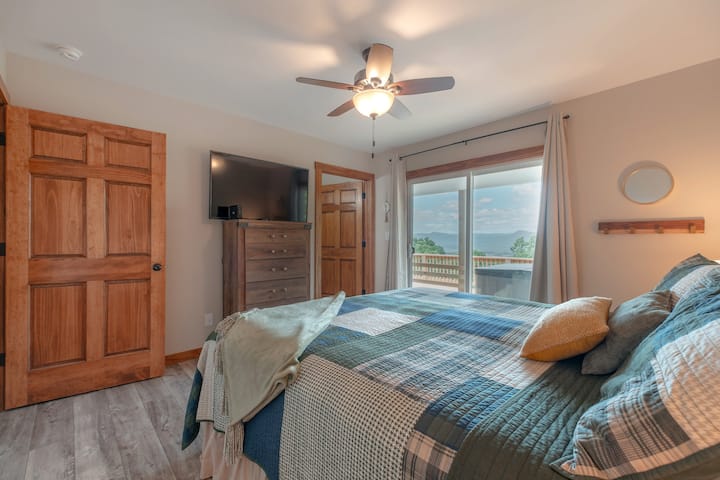 Elevate your mountain getaway: Recharge in style in the cabin's spacious king-size bedroom.