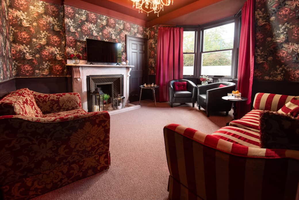 Queen of Hearts lounge: Dramatic red decor, cosy seating for games (chess), plus TV with Netflix