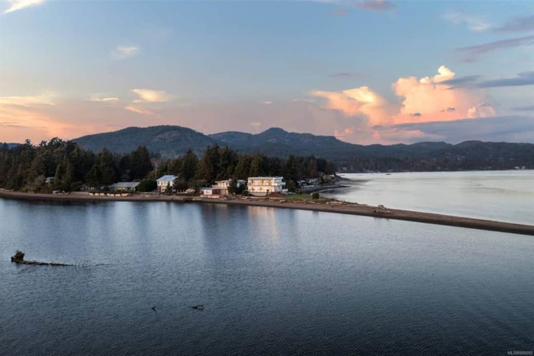 Walk the beach and enjoy the waterfront right in your own backyard. 