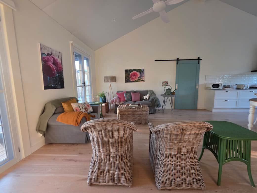 Sitting area, dining and main kitchen combined. Sitting area, dining and main kitchen combined.