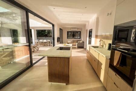 Fully equipped kitchen overlooking pool Fully equipped kitchen overlooking pool