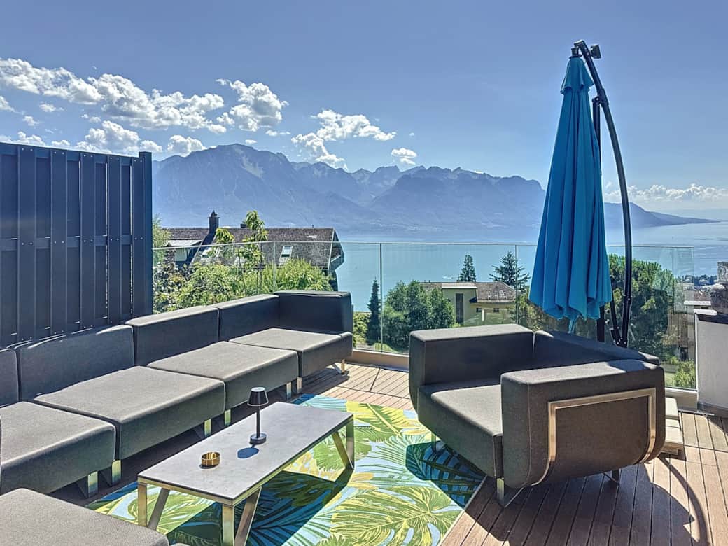 Ground-floor terrace with kitchen, BBQ, and pergola. Views of the mountains and Lake Geneva.
