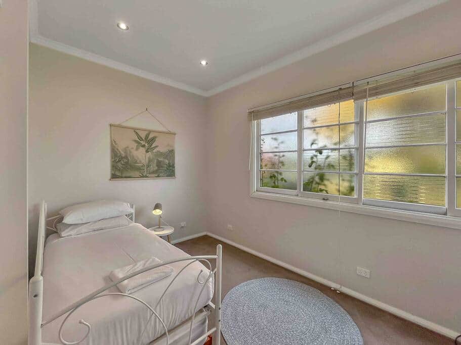 Bedroom 3: Single bed + floor trundle