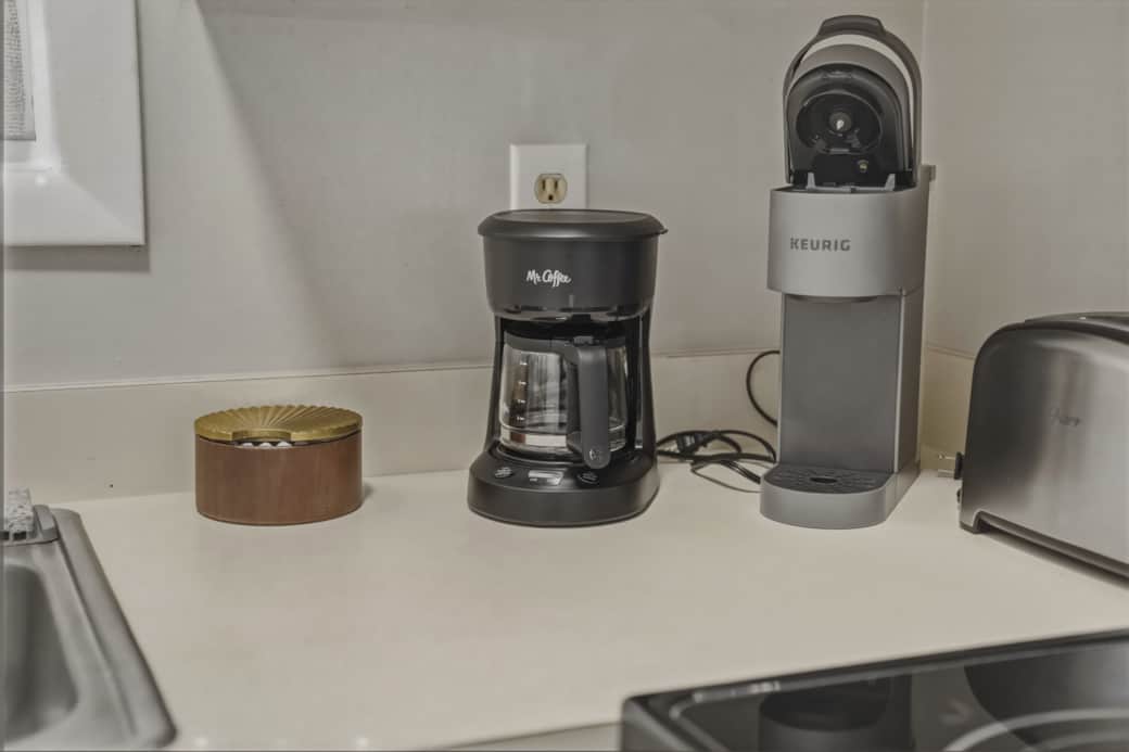 Coffee station incl. both Keurig and standard coffee maker