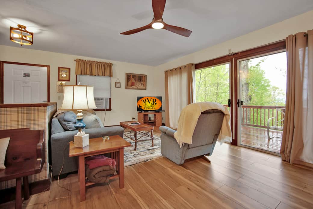 Villa with a View 2 bedroom 1 bathroom, sleeps 4, wifi, AC, dogs allowed!