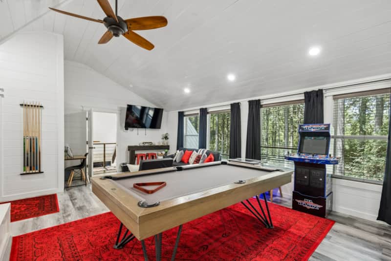 Cabin Showcase 3