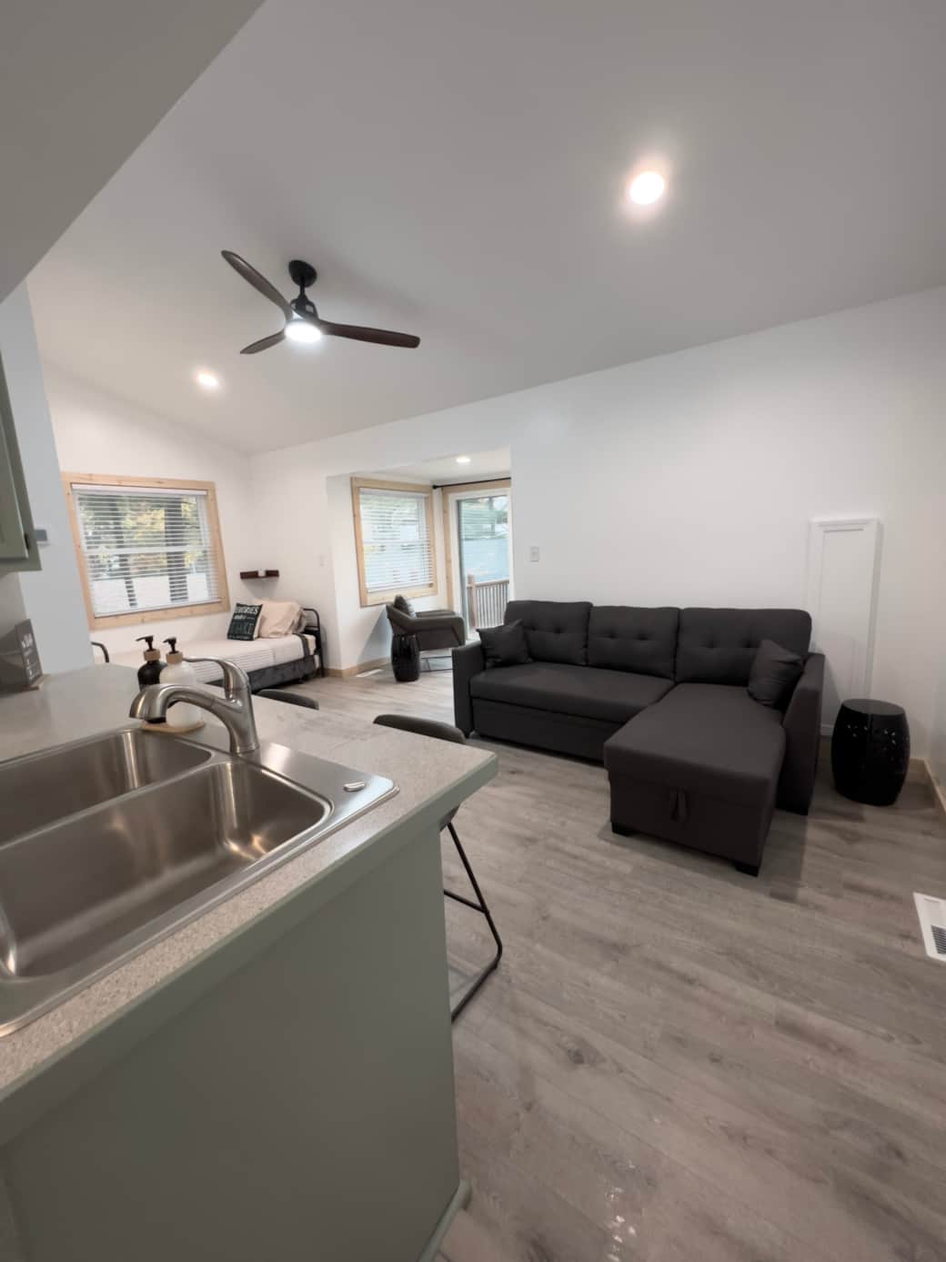 Livingroom With Twin 2 Trundle Beds Livingroom With Twin 2 Trundle Beds