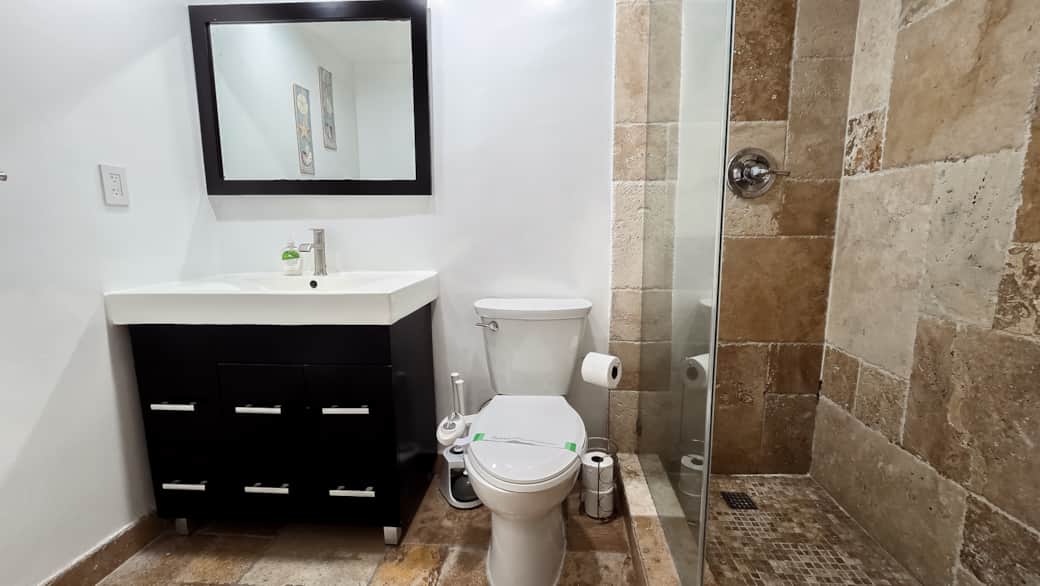 Full bathroom Full bathroom