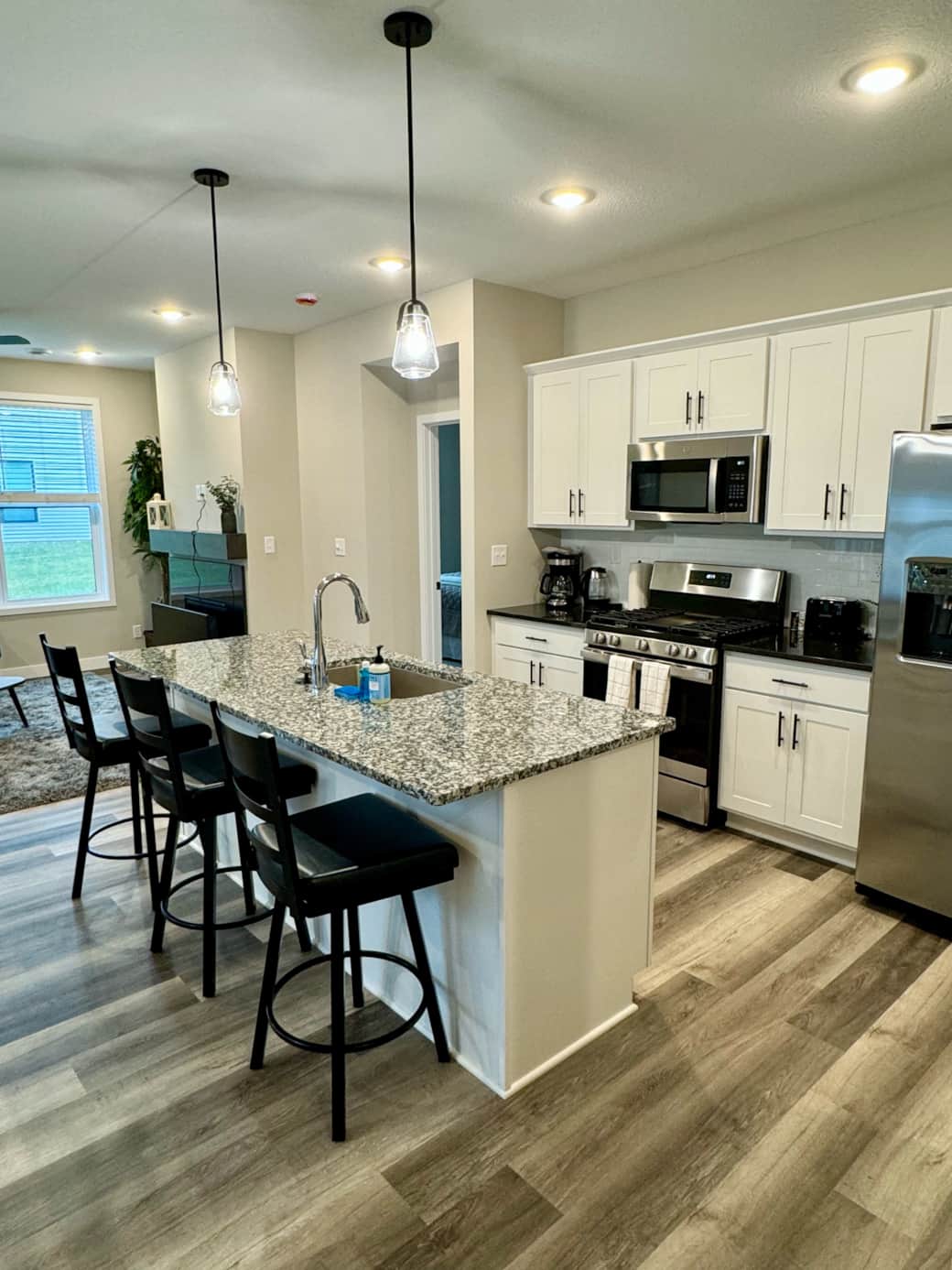 Fully equipped kitchen with stainless steal appliances Fully equipped kitchen with stainless steal appliances