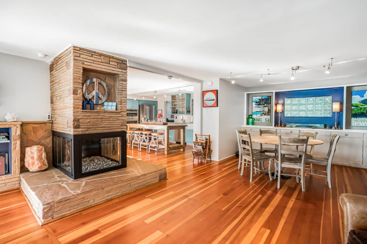 Gas fireplace