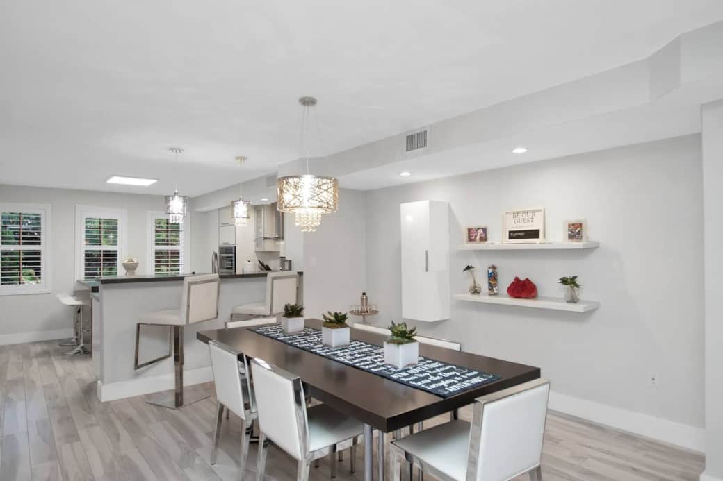 Dining table and bar area with seating for 6 and a snack bar with 2 additional seats.