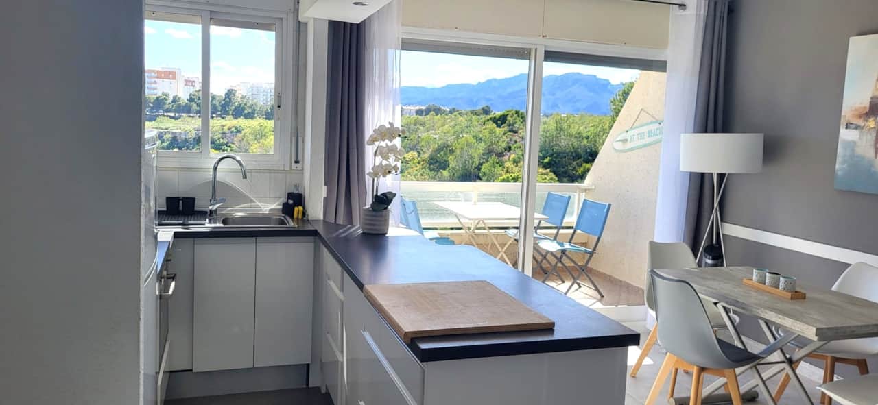 Dining room, kitchen and terrace - Photo 3