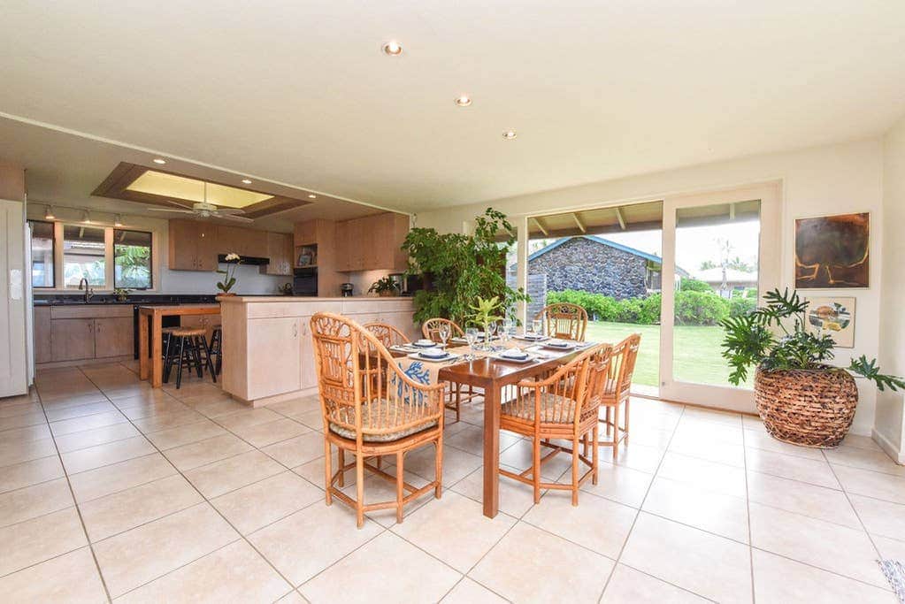 Tranquility Beachfront- Dining Area and Kitchen Tranquility Beachfront- Dining Area and Kitchen