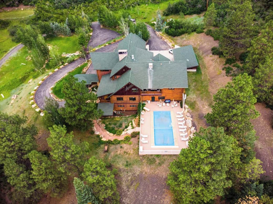 Exterior top + pool Large