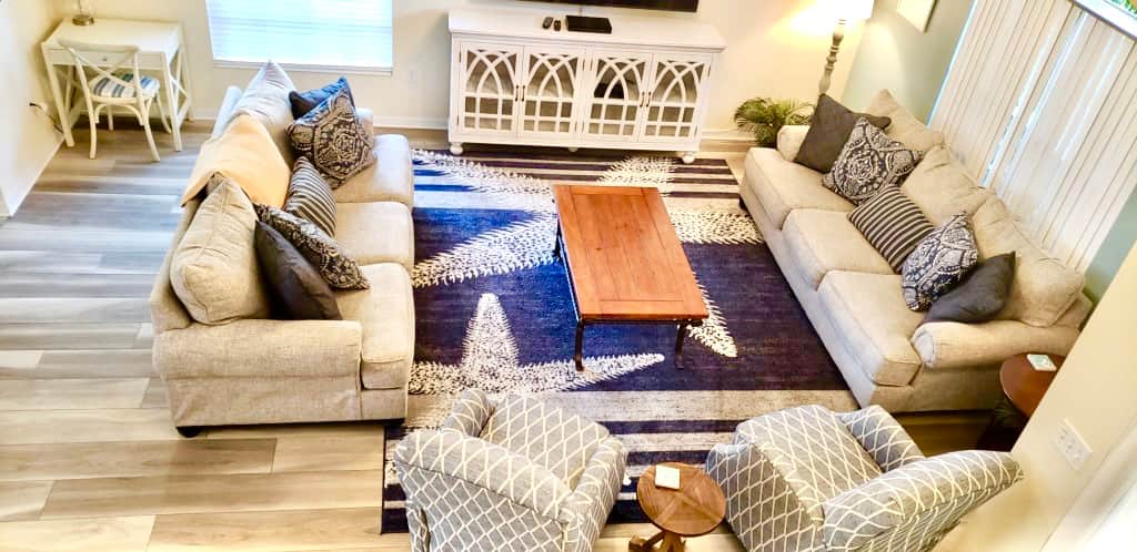 Welcoming sitting room with plenty of seating for everyone