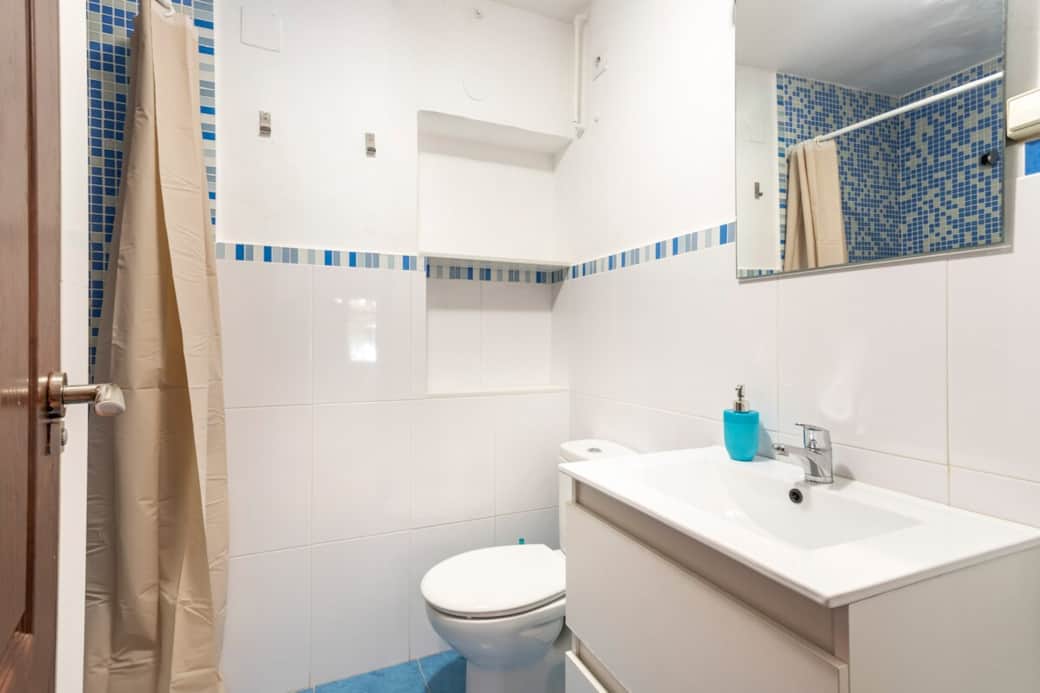 baño, dispone de lavadora