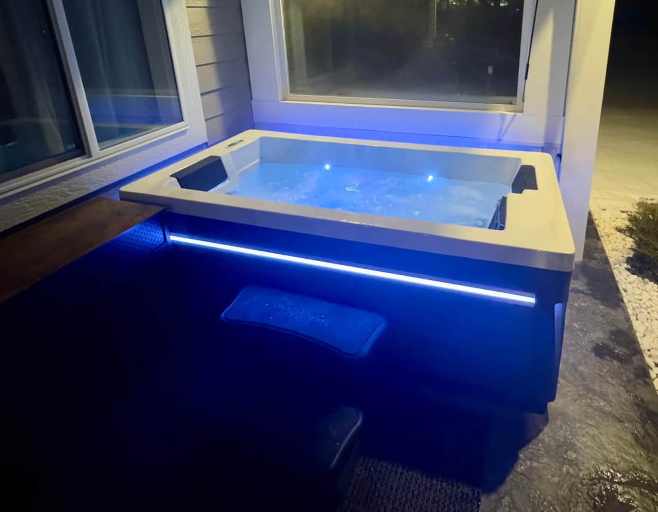 2 person lounger hot tub