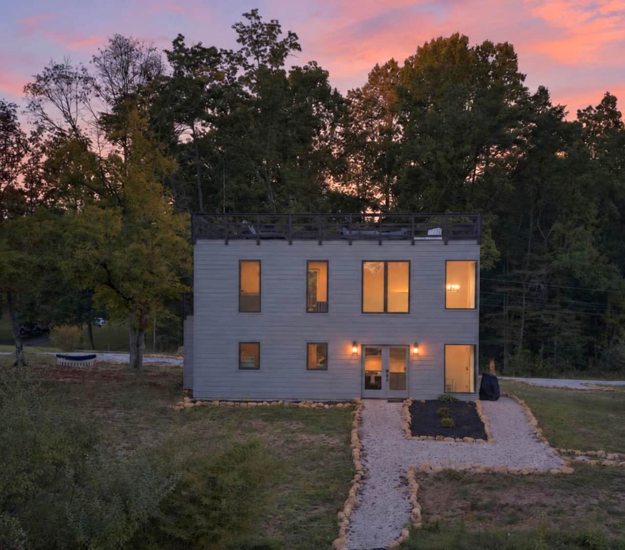 The Paddle | Waterfront Property + Double Rooftop