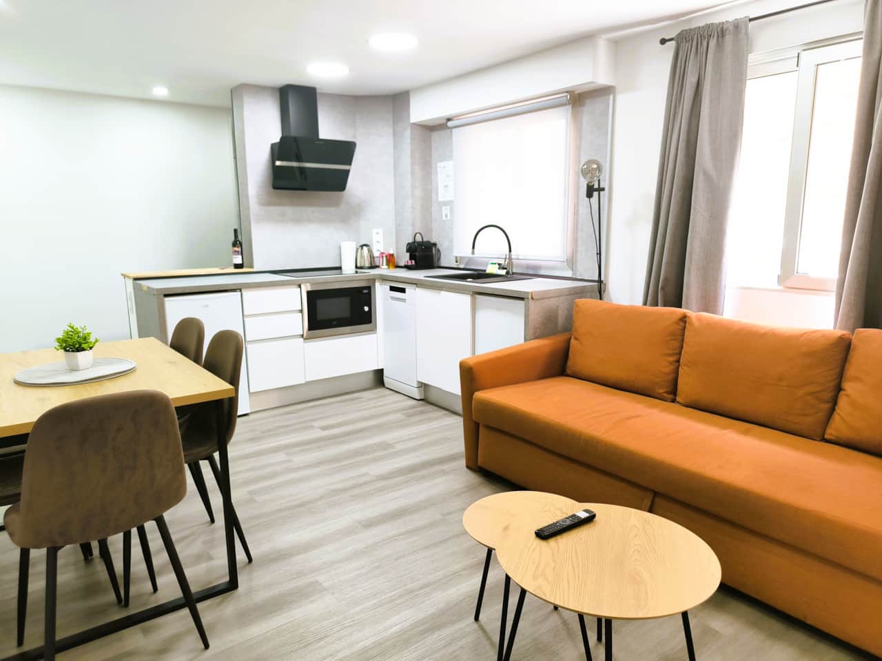 Salón y cocina americana