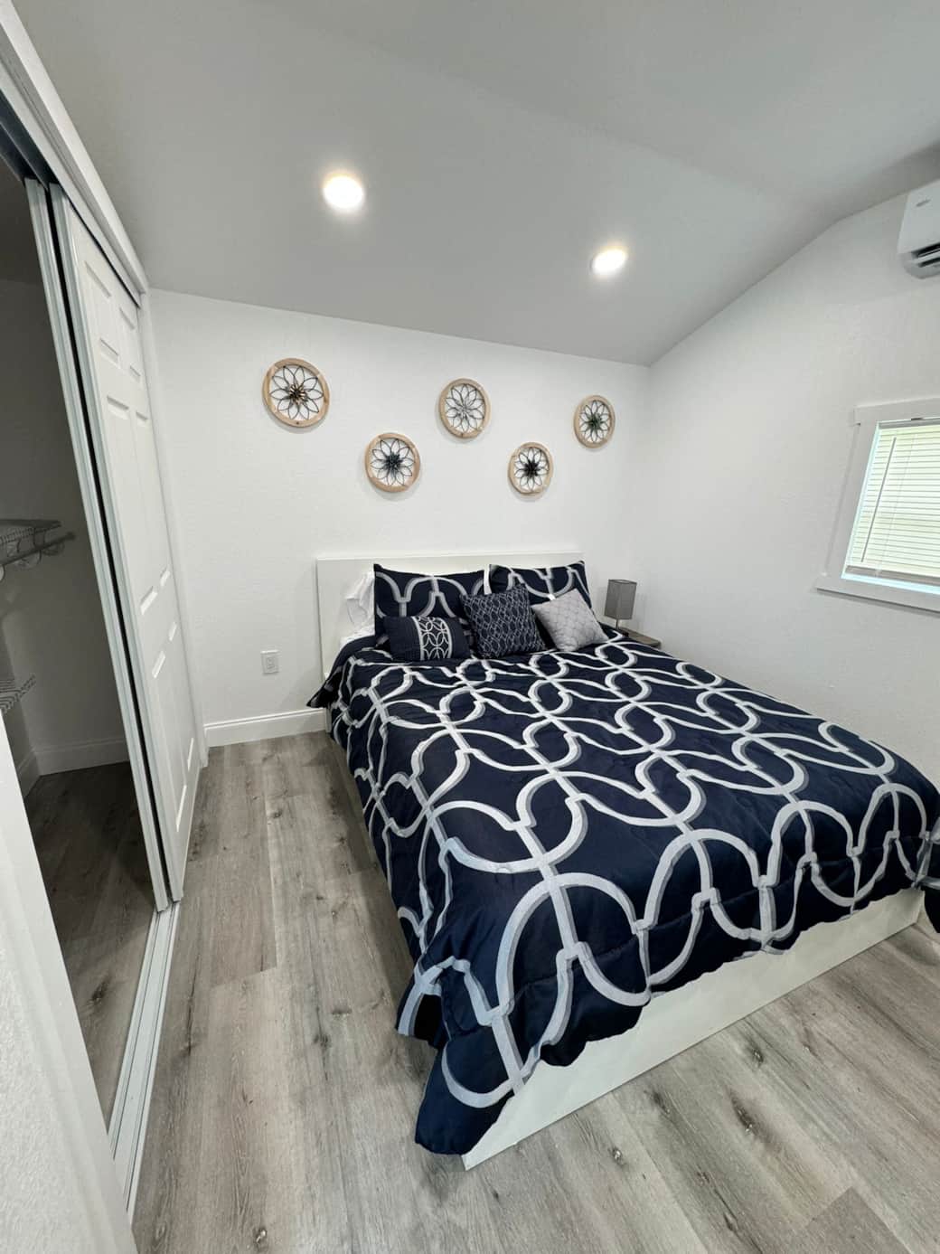 Bedroom Queen Bed Rental Lakeland FL