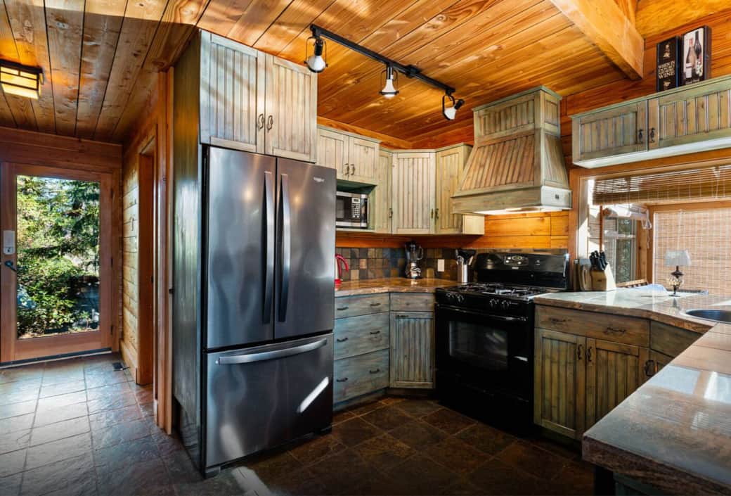 Main chalet kitchen. Main chalet kitchen.