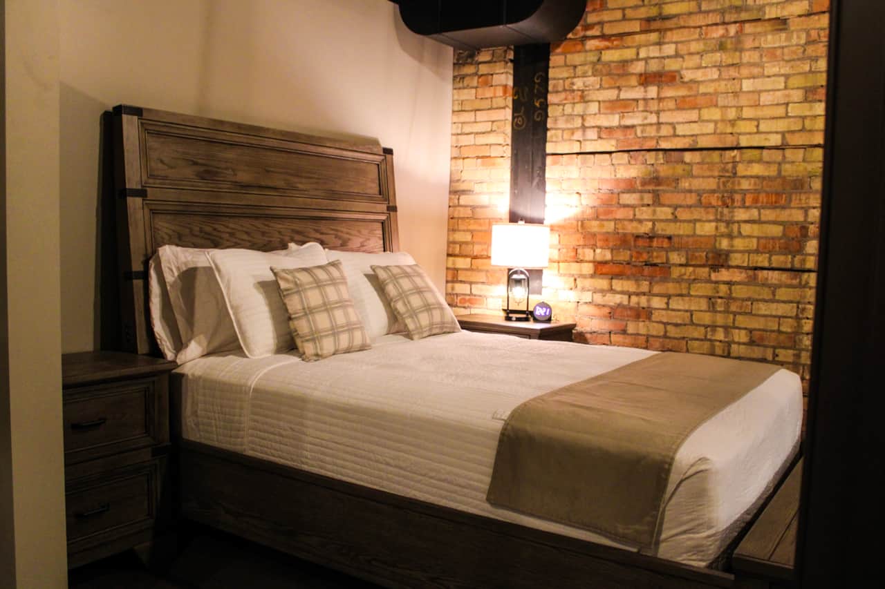 The Dalton, bed side-view