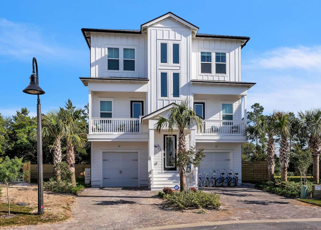 Front of Blue Water Paradise - Safe child-friendly gated community close to the beach!