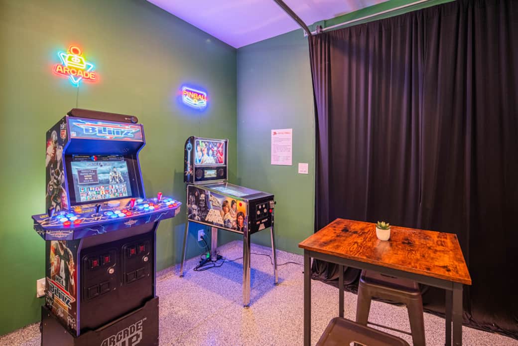 4-Player Arcade and Virtual Pinball