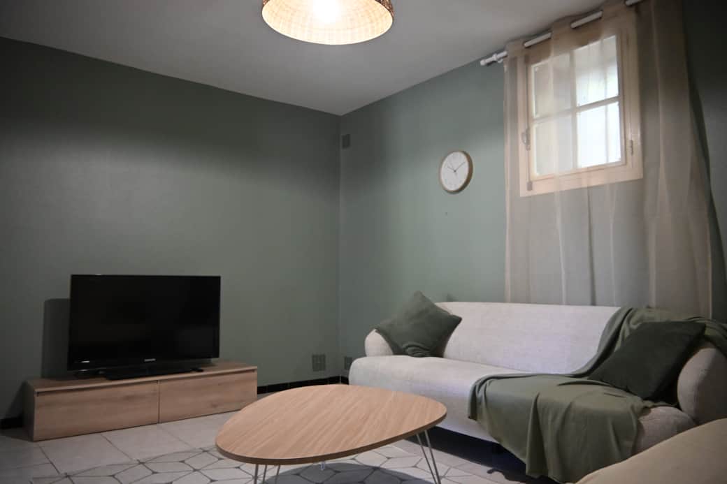 Séjour cosy et agréable parfait pour une soirée film