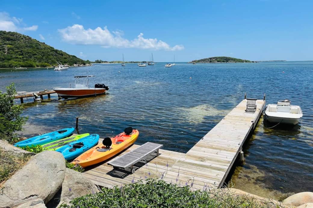 Access to the dock and kayak in front of Villa Chez Martine