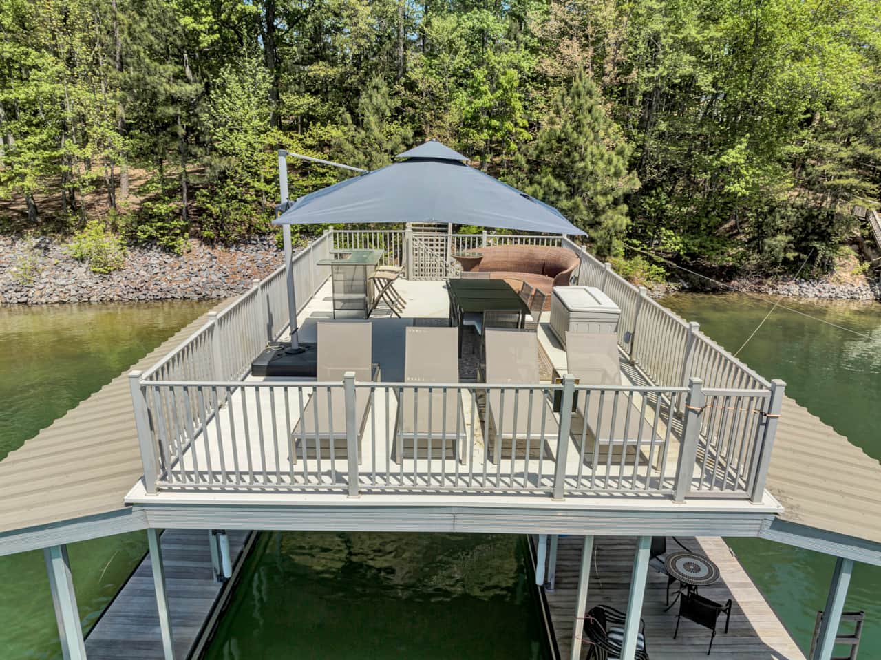 Party dock with seating for 15 people (Umbrella Not Include)