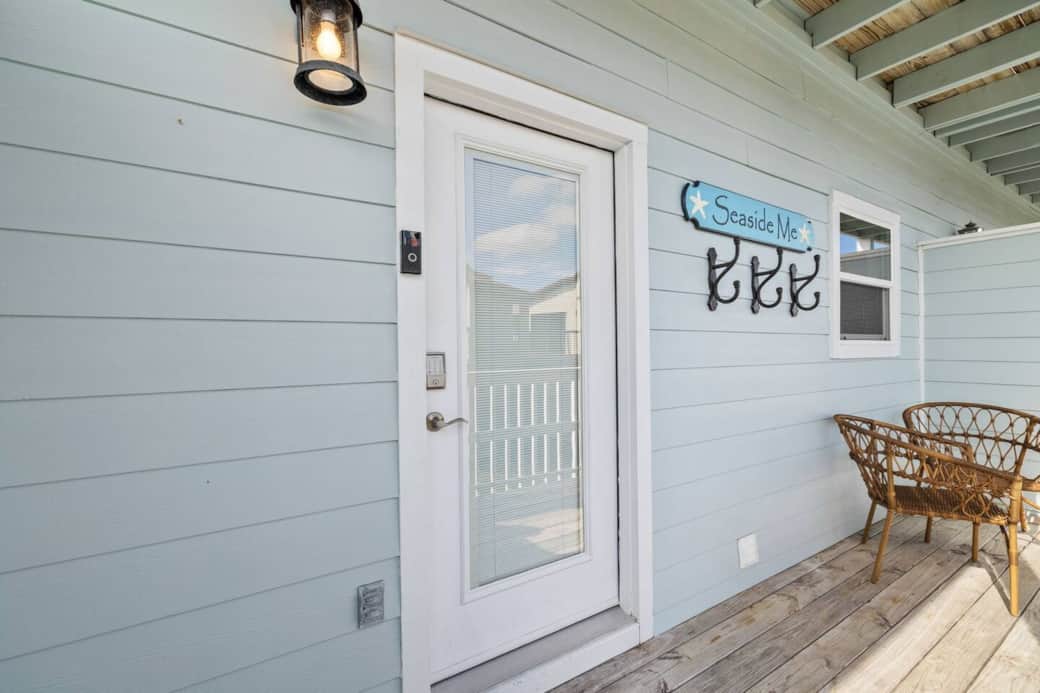 Welcomee to Seaside Me! We have a secured automatic door lock. You will be give your own unique code for the duration of your stay - no key needed. Welcomee to Seaside Me! We have a secured automatic door lock. You will be give your own unique code for the duration of your stay - no key needed.