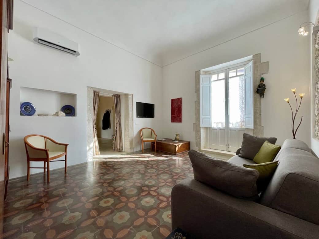 Living room - A very large, bright room, equipped with "Smart satellite TV". Living room - A very large, bright room, equipped with "Smart satellite TV".