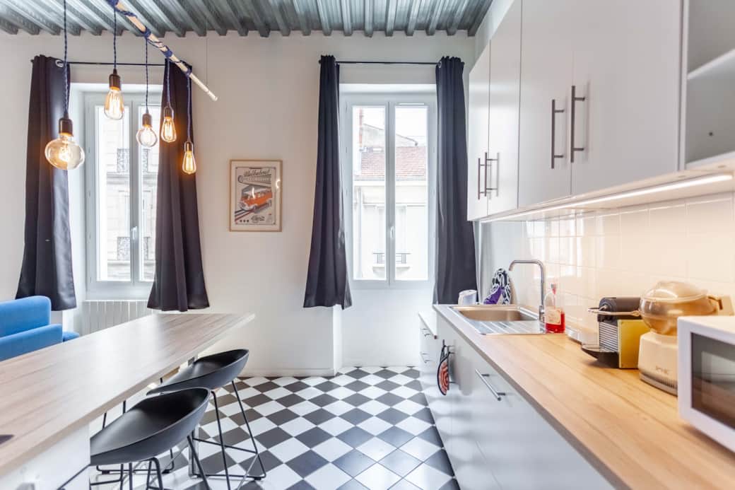 Cuisine entièrement équipée et coin repas Cuisine entièrement équipée et coin repas