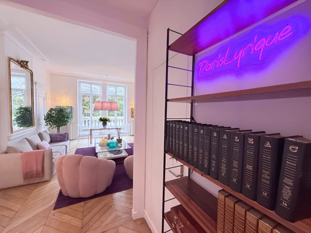 PARIS LYRIQUE – Entrée élégante avec touches design