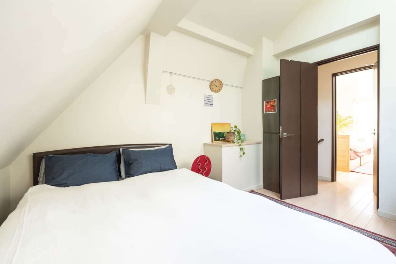 Style meets simplicity in a thoughtfully arranged resting space