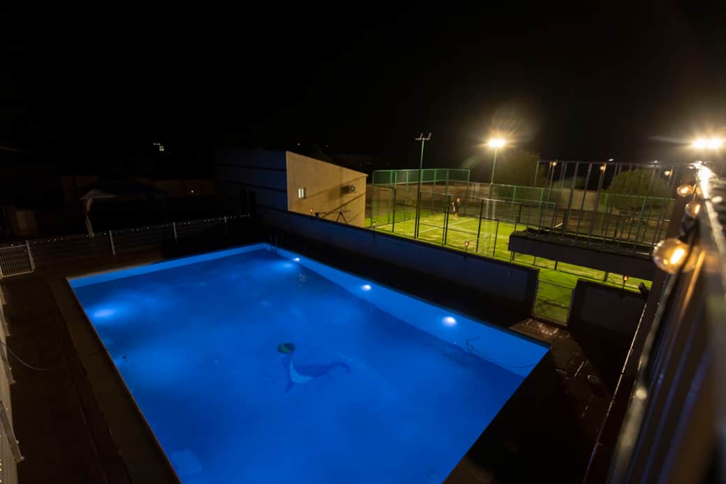 Piscina y trampolin