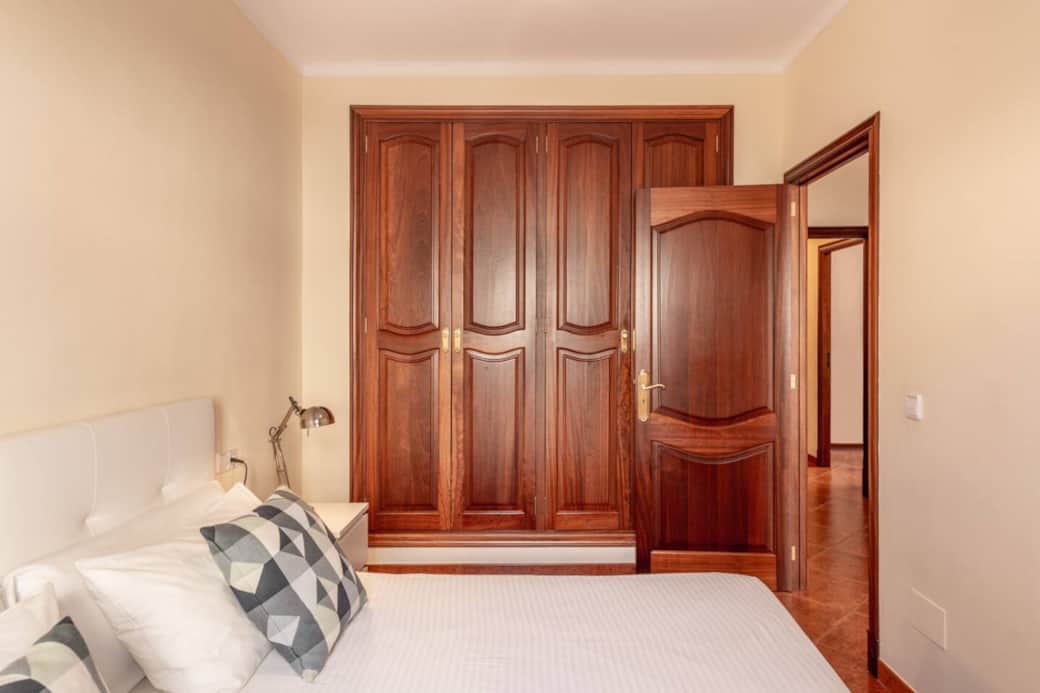 Habitación con dos camas de 90, con vistas a la terraza