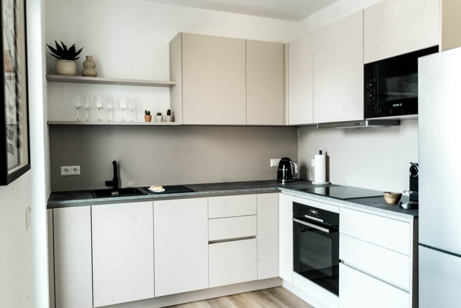 Voll ausgestattete Küche in einem Sedan Apartment in Günzburg für Selbstversorger