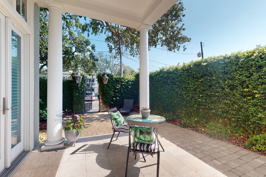 Condo entrance porch