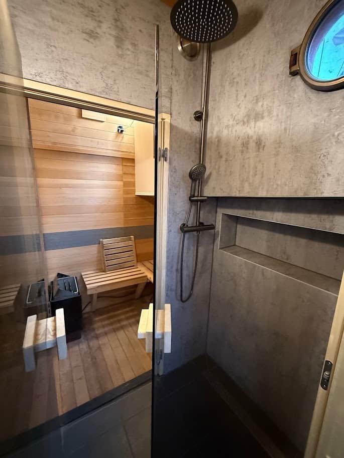 Sauna/Bathroom