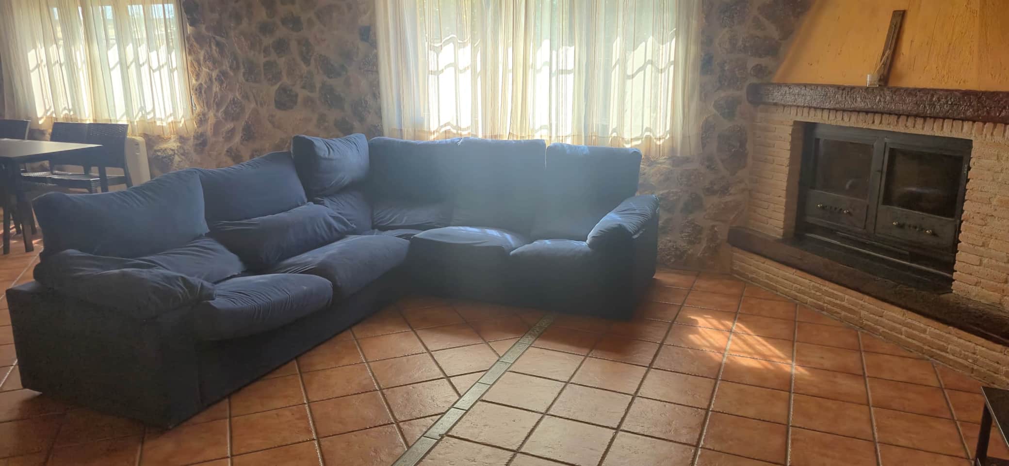 https://l.icdbcdn.com/oh/9f6d20c6-cc1b-406f-8c2a-de25fc4687da.jpg?w=2080-5